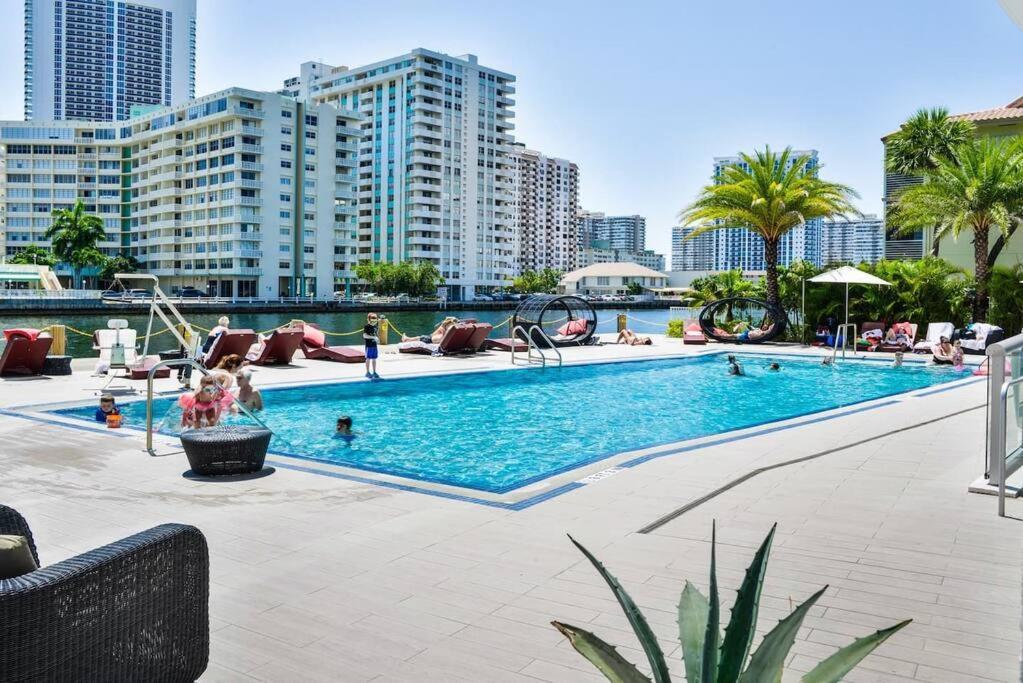 2Bd 2Ba Condo @Beachwalk Resort W/Pool Hallandale Beach Zewnętrze zdjęcie